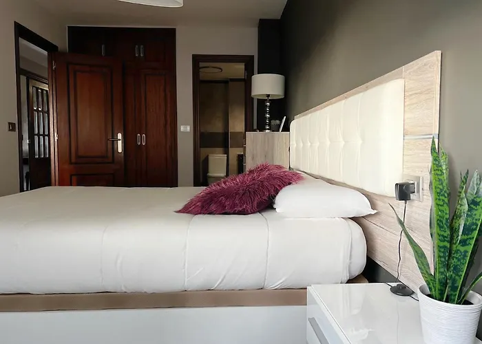 Torre De Hercules Con Garaje